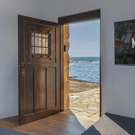 아파트 Frame Halepa Art Retreat - Ocean Front *